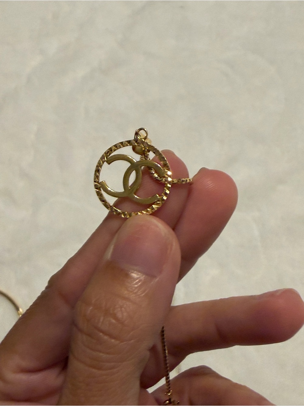 Gold Interlocking Circle Pendant Necklace.Solid 18K - Picture 2 of 3